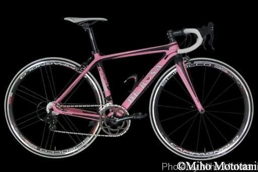 De Rosa デローザ R8 Black Pinkに恋をした 初めてのロードバイクは 女の直感ヒトメボレで決定 ミホとめぐる尾道